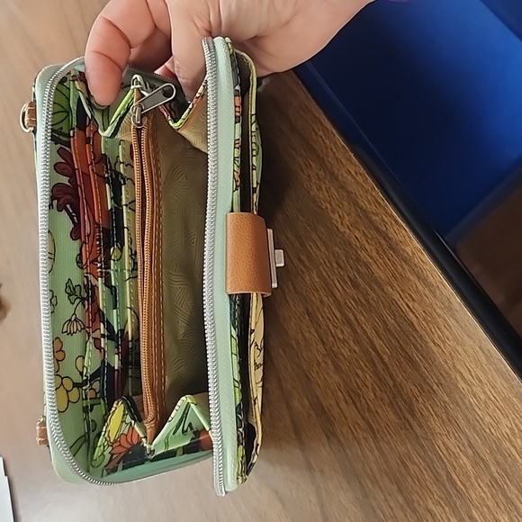 Clutch - Picture 2 of 2